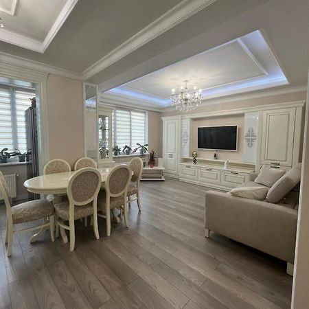 Apartament In The Center Of Chisinau Bagian luar foto